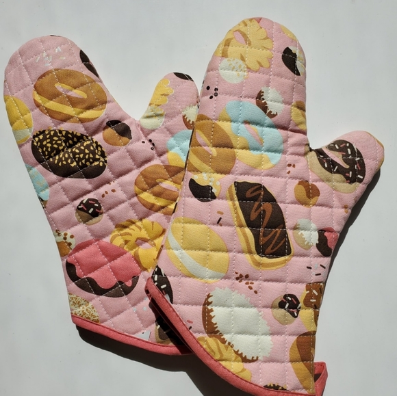 Donut Baking Set (Aprons, gloves, pan) - Picture 3 of 4